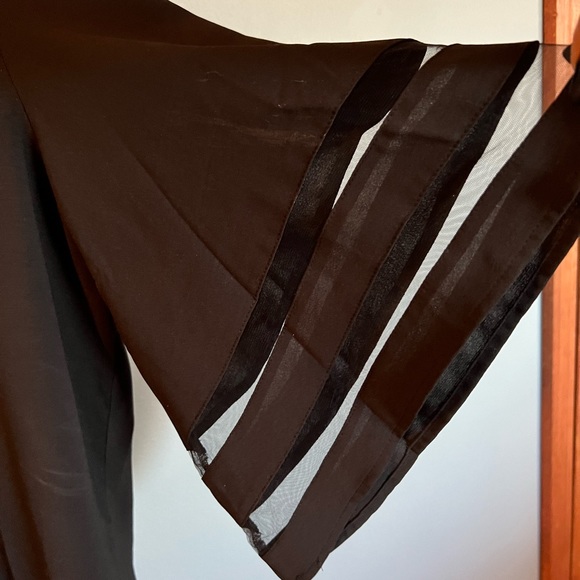 Flattering 3/4 bell sleeves tunic style blouse - Picture 4 of 5